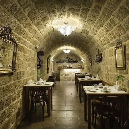 Camelot Traditional & Classic Otel