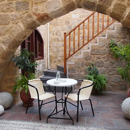 فندق Camelot Traditional & Classic