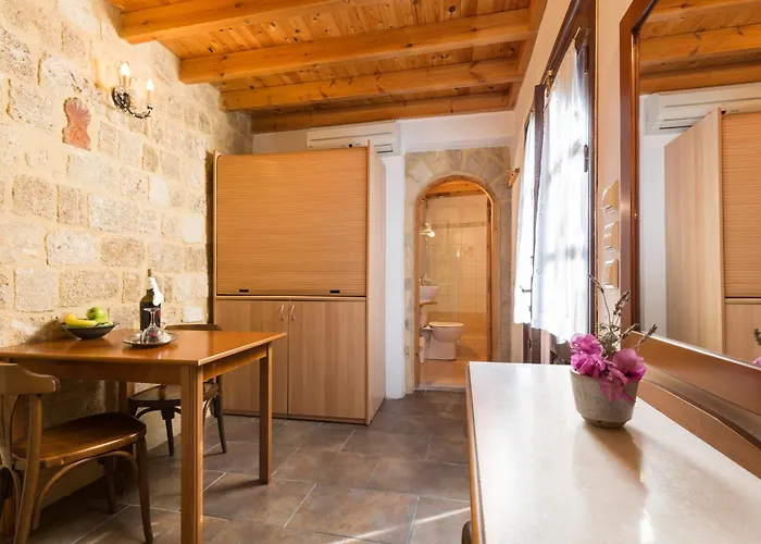 Hotel Camelot Traditional & Classic