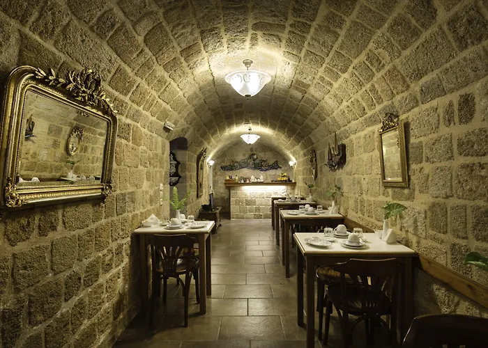 Camelot Traditional & Classic Hotel