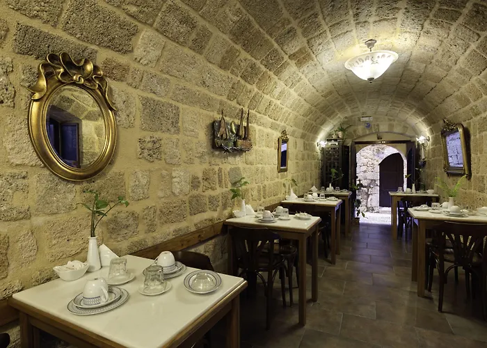 Hotel Camelot Traditional & Classic