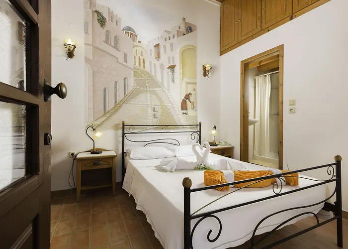 Camelot Traditional & Classic Hotel 3*