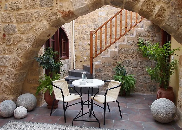 Hotel Camelot Traditional & Classic