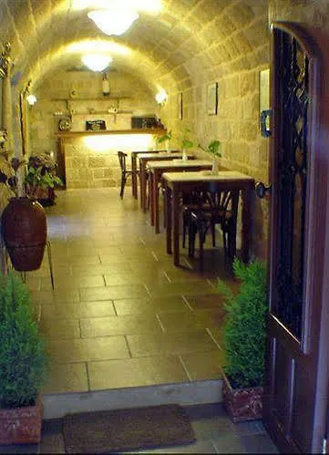 Camelot Traditional & Classic Hotel 3*