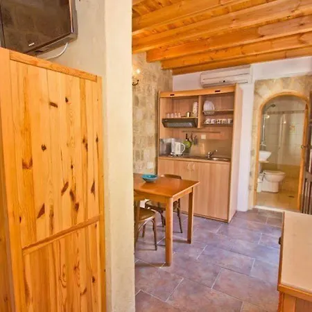 Camelot Traditional & Classic Szálloda 3*